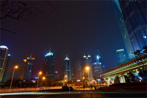 Comparison between Amateur Sports and Professional Events in Shanghai